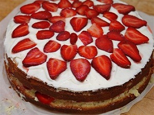 çilekli pasta tarifi