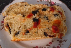 domatesli ve zeytinli ekmek