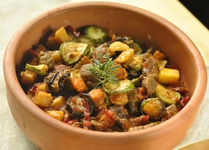 çömlekte kemikli kabak