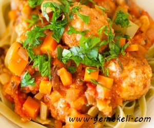 köfteli sebzeli makarna