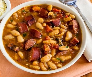 sucuklu kuru fasulye tarifi