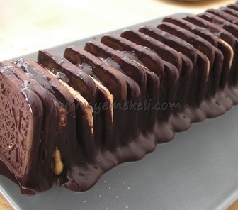 iki renkli bisküvili pasta tarifi