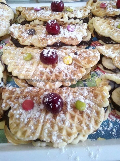 meyveli çikolatalı waffle tarifi