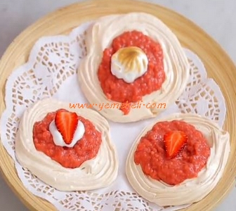 çilek kremalı pavlova tarifi