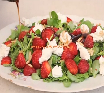 çilekli semizotu salatası tarifi