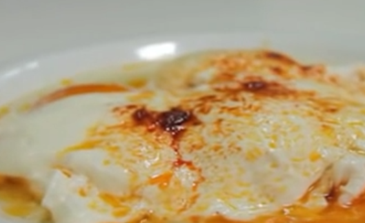 yumurta ve yoğurtla yapılan yemeğin adı nedir